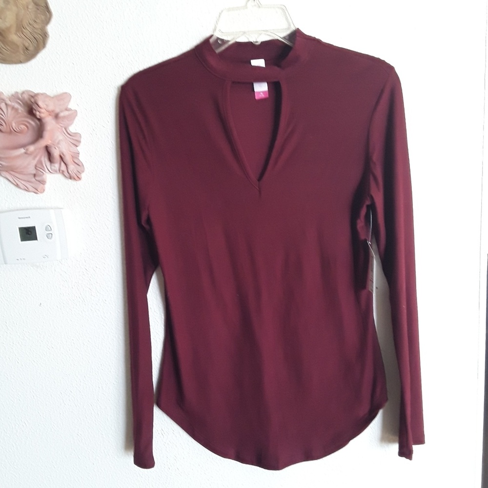 NWT NO BOUNDARIES MAROON KNIT TOP,  MEDIUM